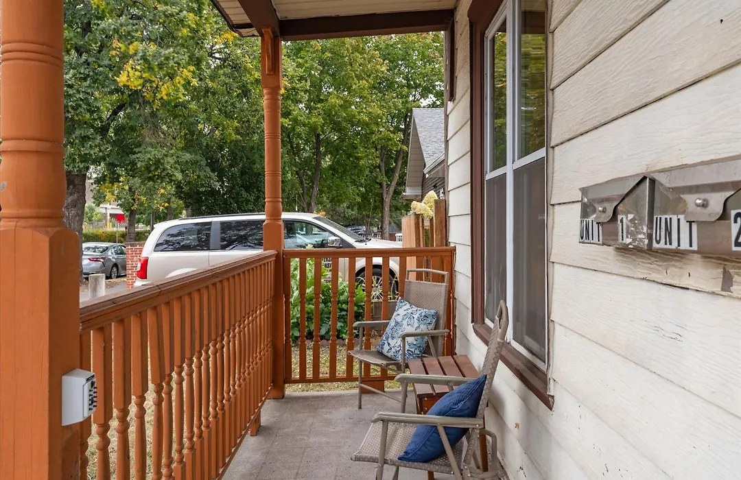 4Br Home Near Downtown Sleeps 10 - Tulip House-1