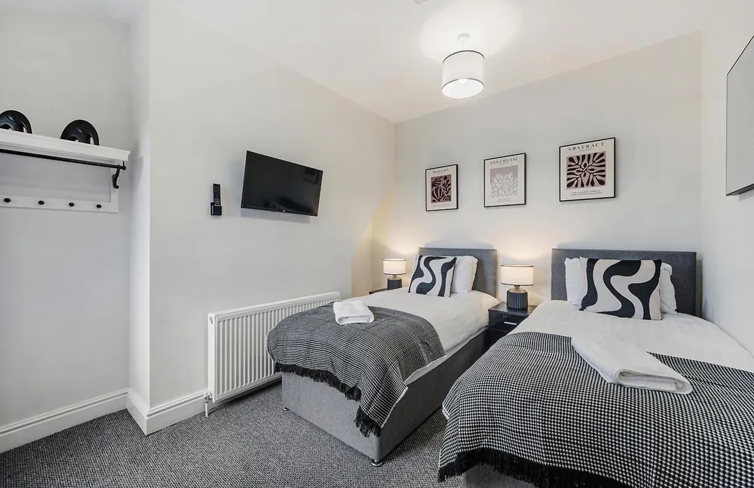 Anfield Cosy Stays - Close To Stadium - Sleeps 14-1