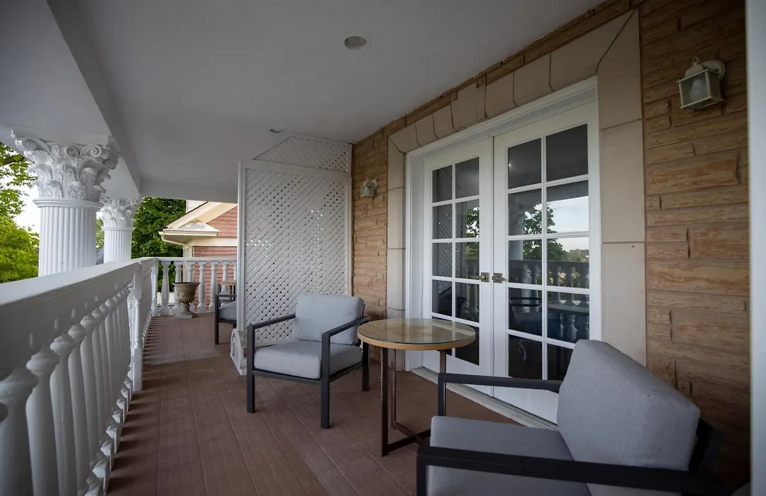 Niagara Luxury Suites-1