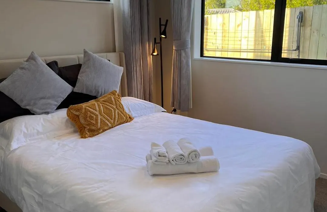 New Greenhithe Cozy Flat-1