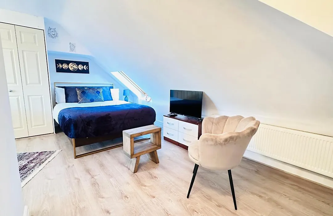 Isleworth House London By Smart Corporate Stays-1