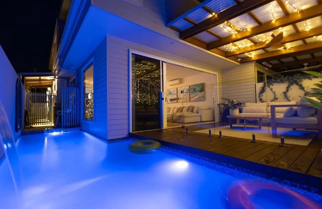 Luxury Tri-Level Duplex In Mermaid Beach - Coasthm-1
