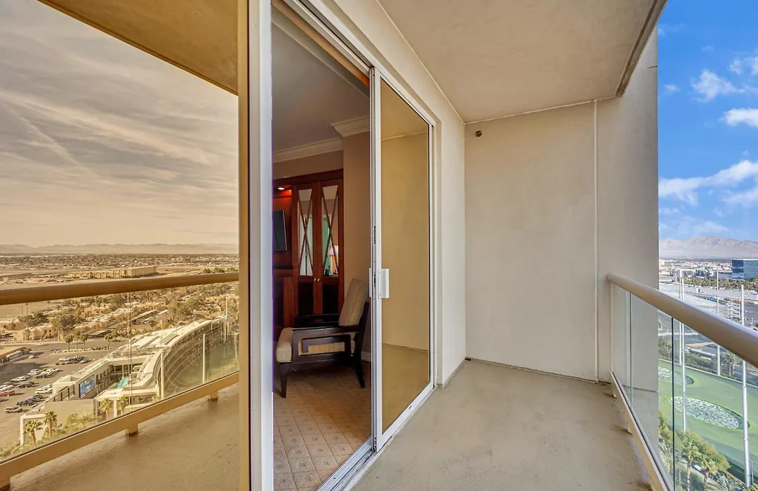 Kintsugi Retreat-Condo-Stripview-No Resort Fee-1