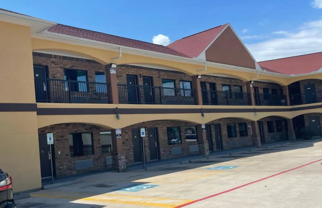 Regency Inn & Suites-1