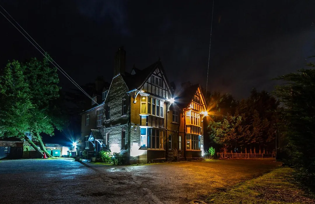 London Gatwick Inn-1