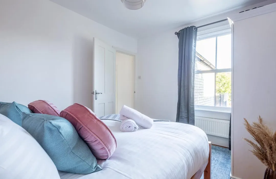 Stylish 3-Bed Home In The Heart Of Cambridge-1
