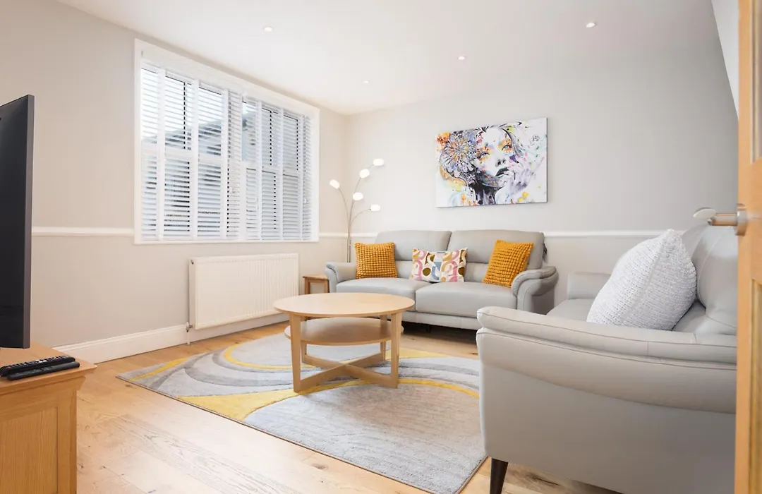 Sillwood Mews - With Free Parking-1