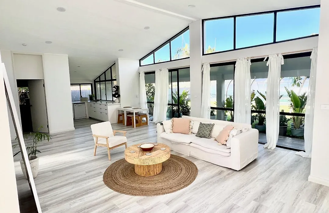 Amazing Ocean Villa Close To Natural Rock Pools-1
