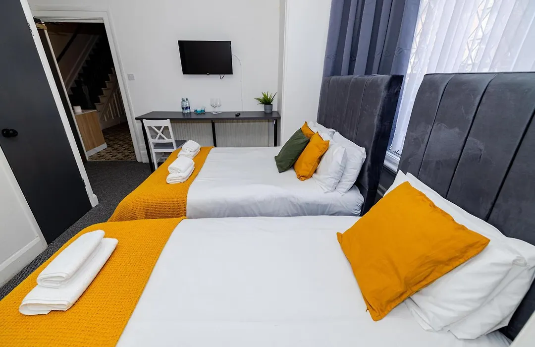 Woodford Hotel-1