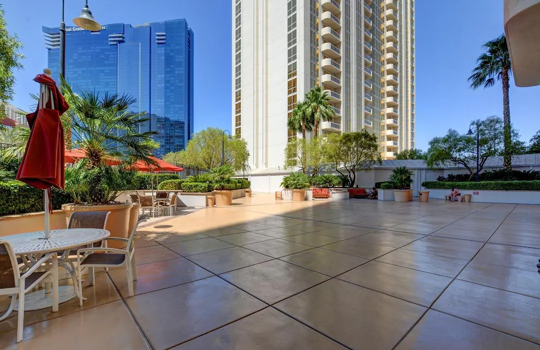 The Deuce'S Wild At Mgm Signature Tower 3-1