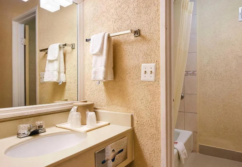 Econo Lodge-1