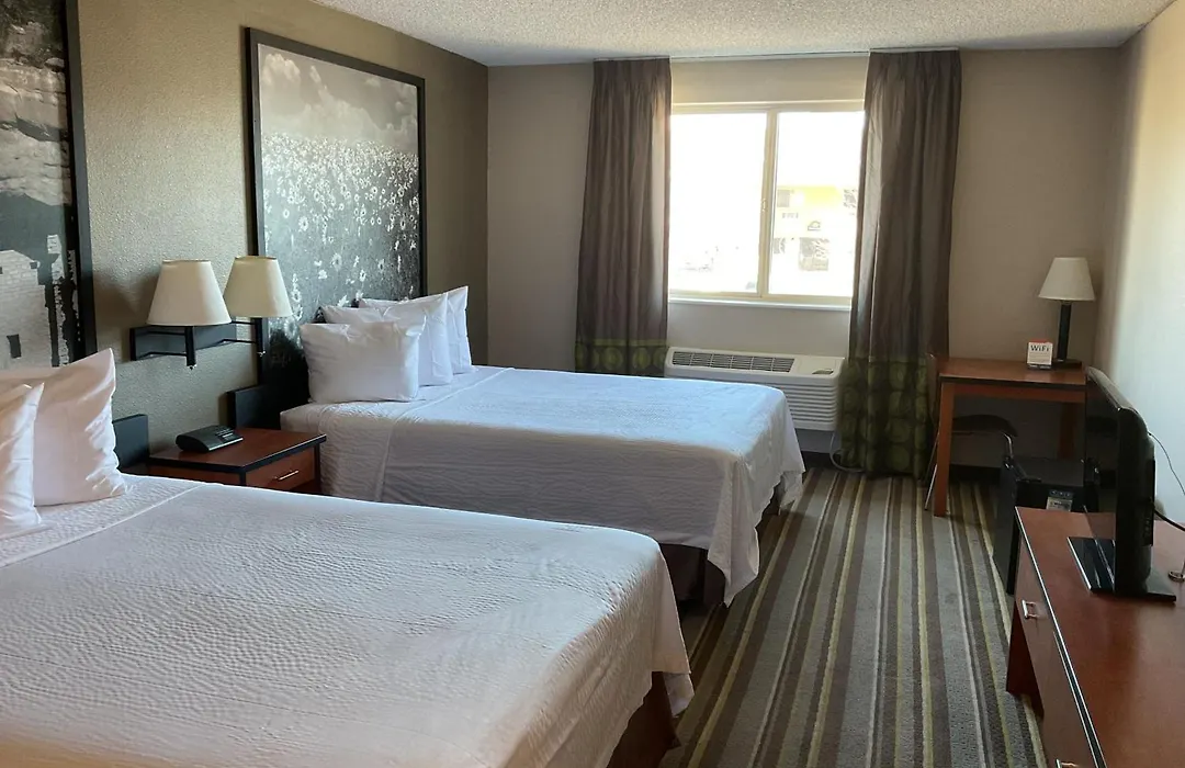 Super 8 By Wyndham Colorado Springs Airport-1