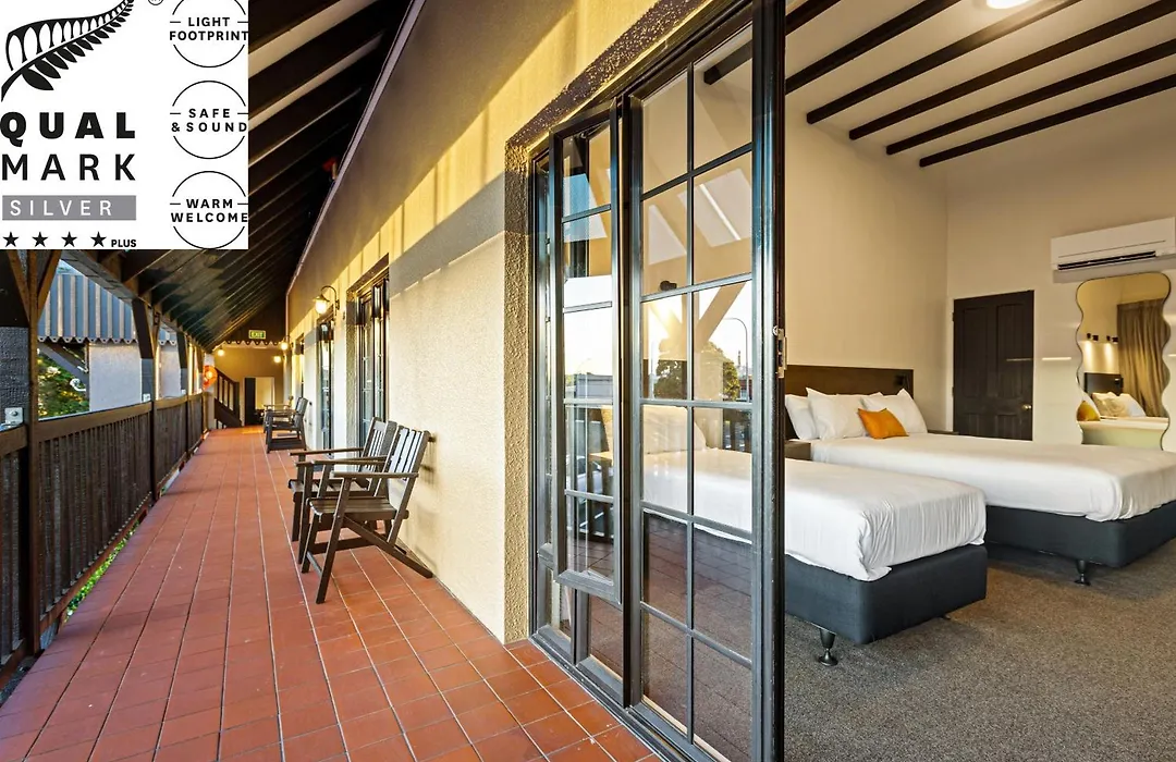 Knights Inn-1