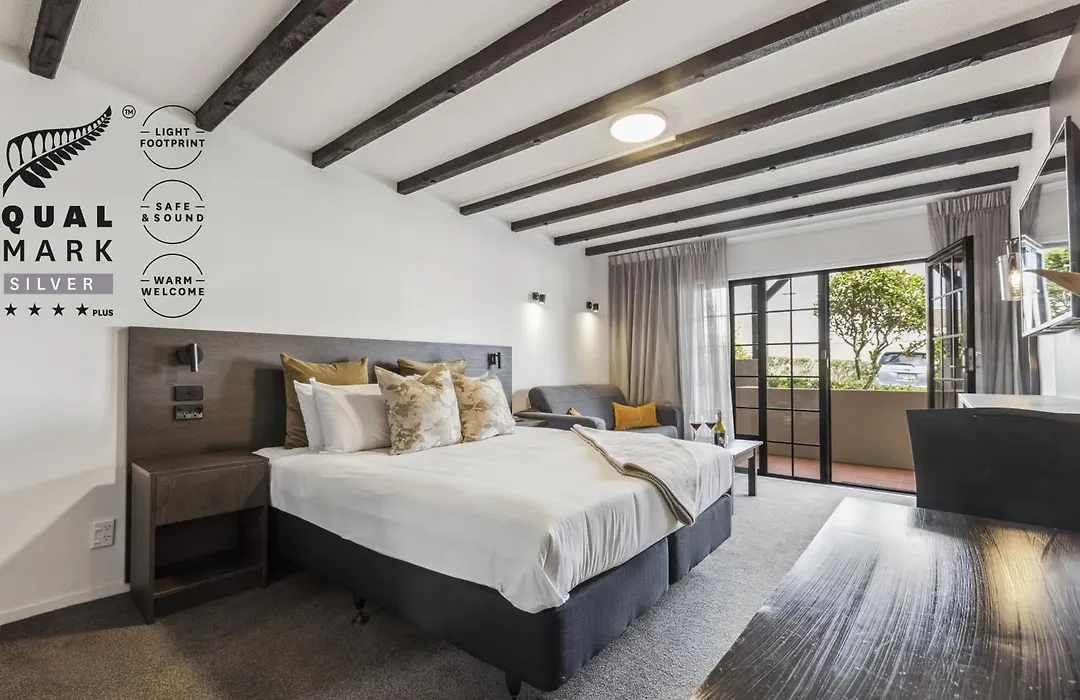 Knights Inn-1