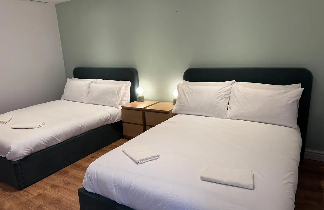 Stretford Apartment - Sleeps 6 - Wifi - Parking - Near Stadium-1