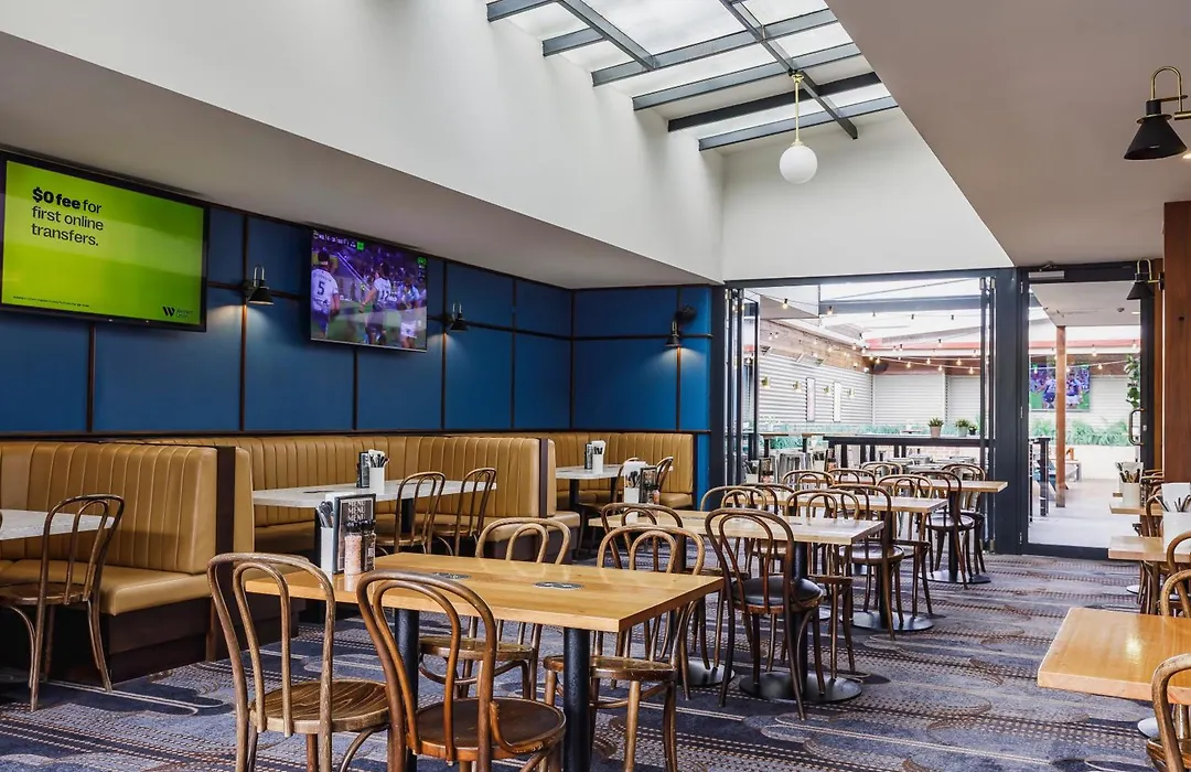 The Lakes Hotel, Rosebery-1