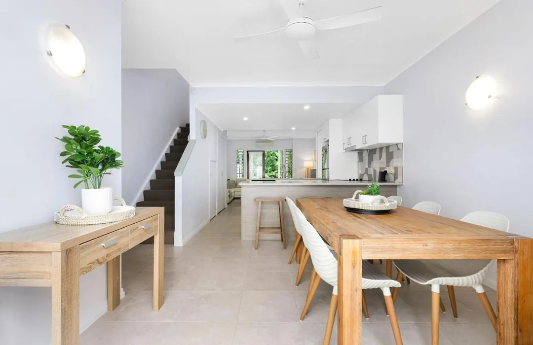 The Queenslander Family Townhouse Near Four Mile Beach-1