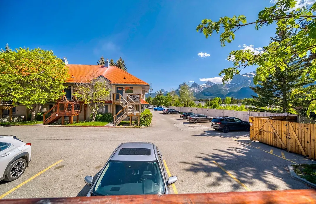 Bow Valley Chalets-Entire 2 King Bedrooms Townhouse-1