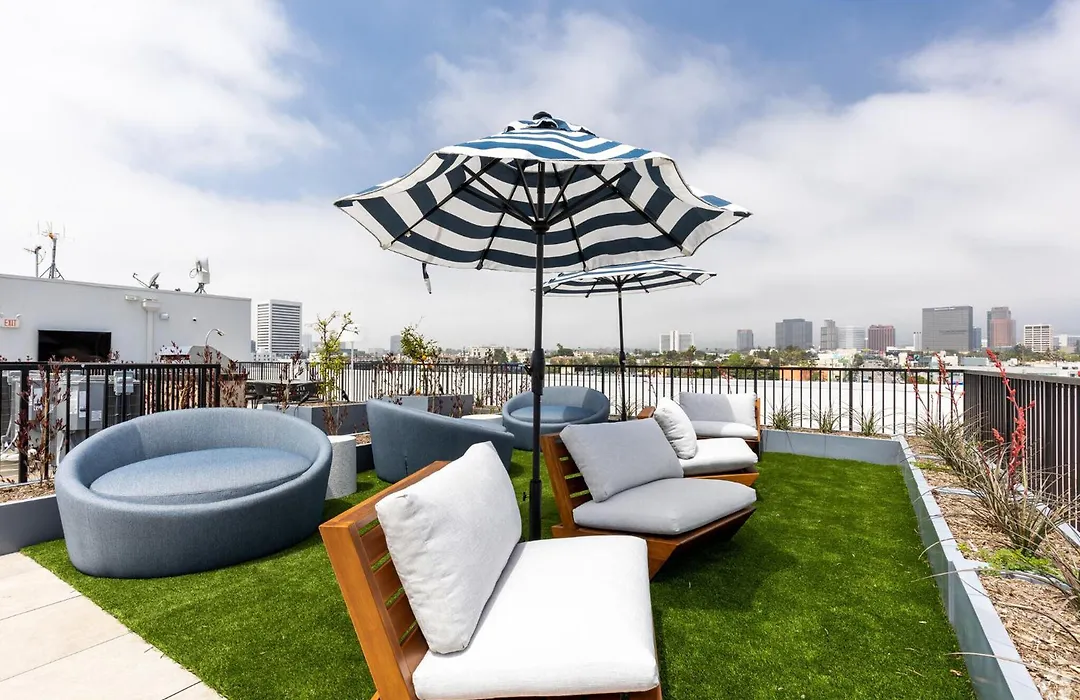 Westwood Penthouse 3 Bedroom 2 Bath W Gym, Balcony, Parking-1