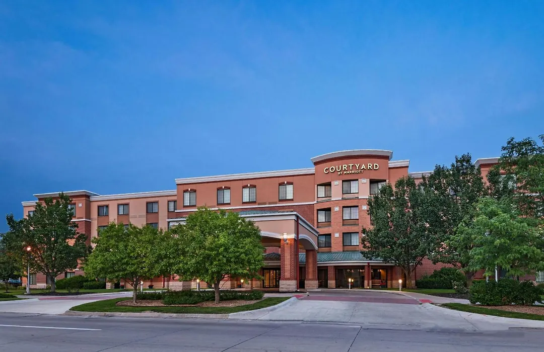 Courtyard By Marriott Omaha Aksarben Village-1