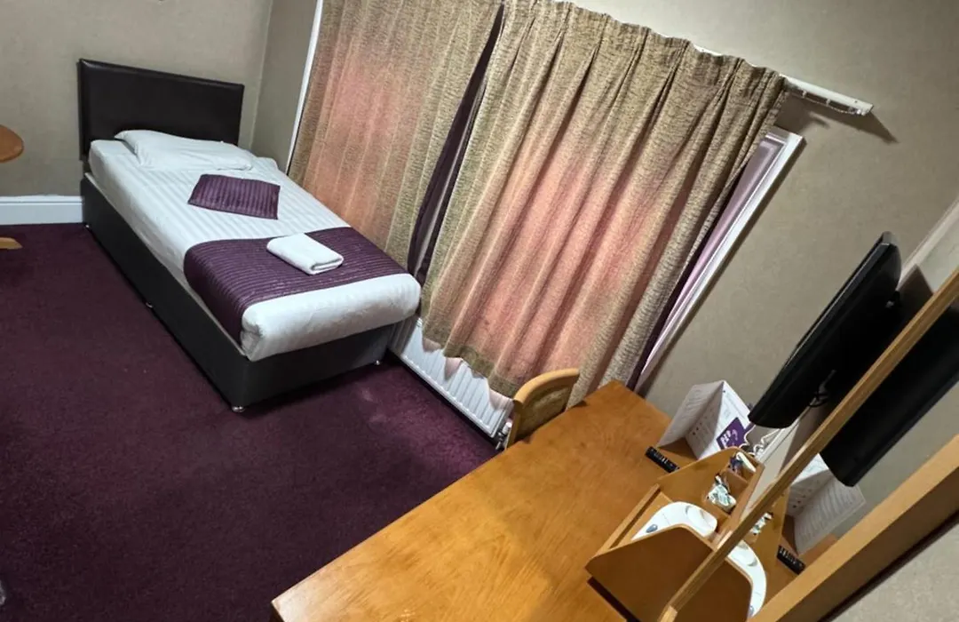 Newham Hotel-1