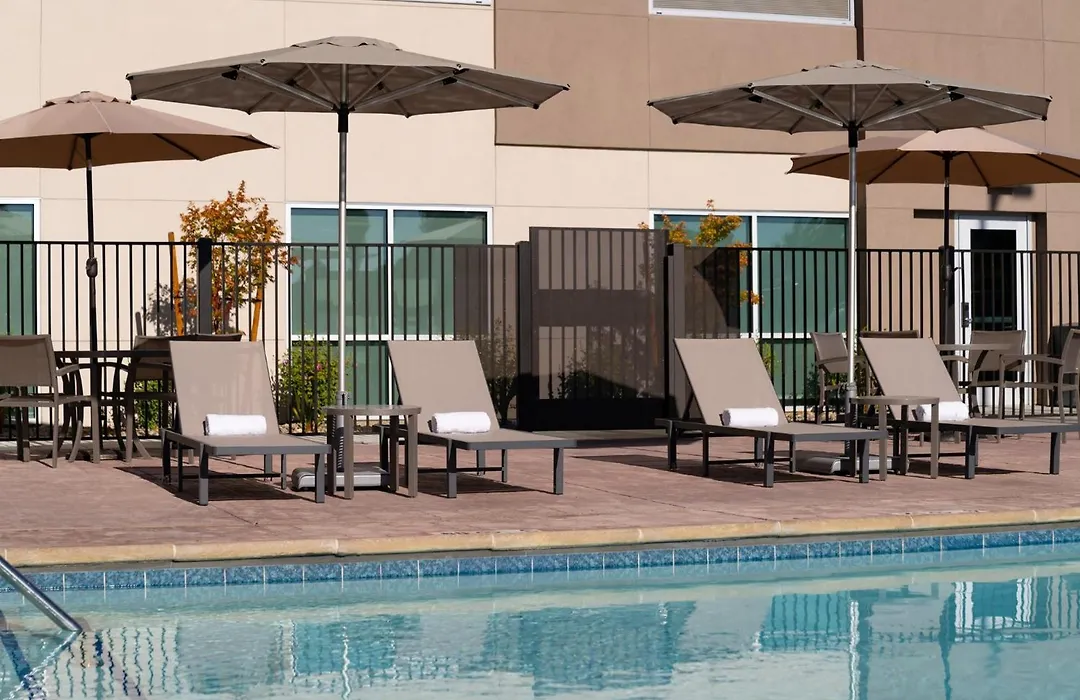 Holiday Inn Express & Suites Fresno Airport By Ihg-1