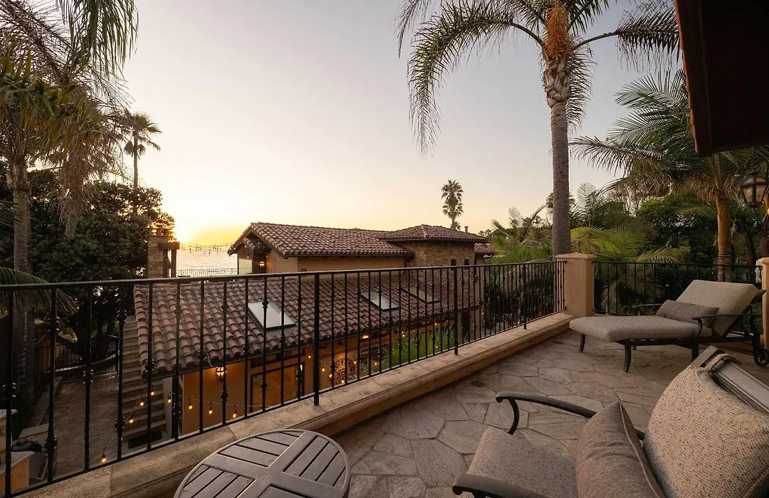 Oceanfront Luxury Home Sunset Views-1