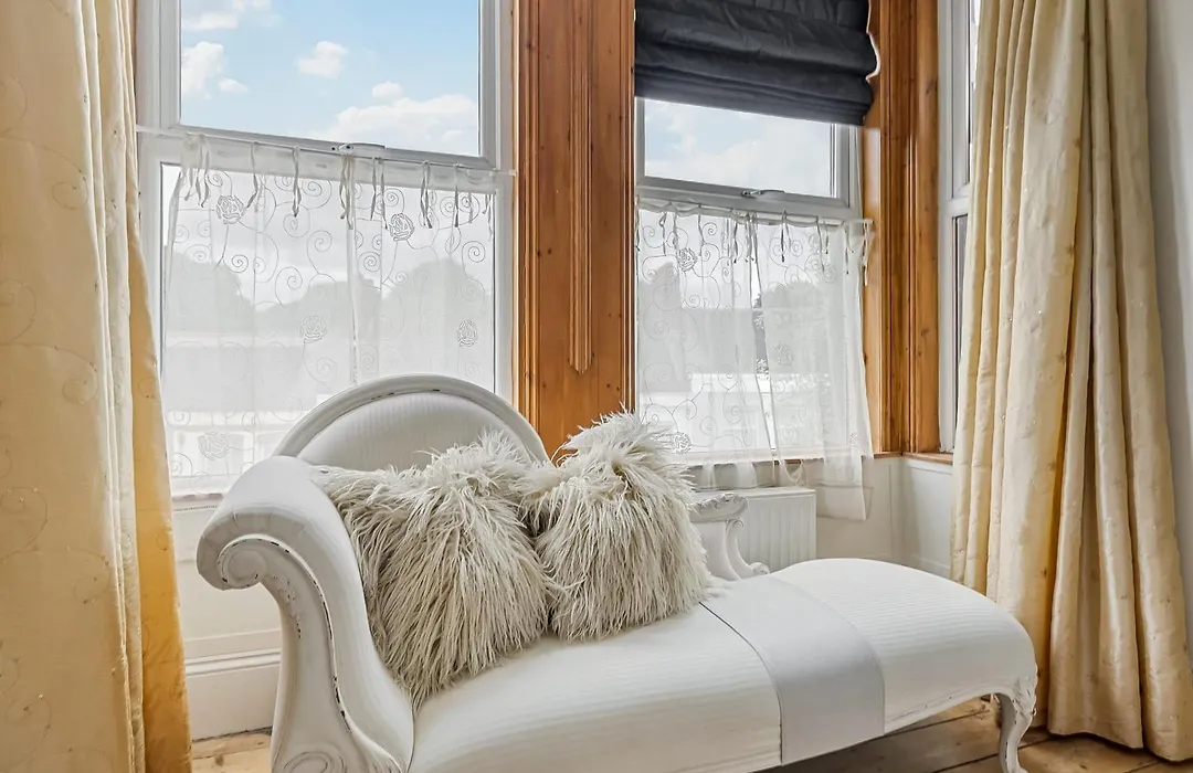 Spacious 4Bed Townhouse Sleeps 7 Prime Location Perfect For Groups, Families And Contractors-1