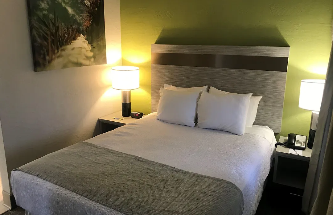 Surestay Innsuites Phoenix Hotel & Suites By Best Western-1