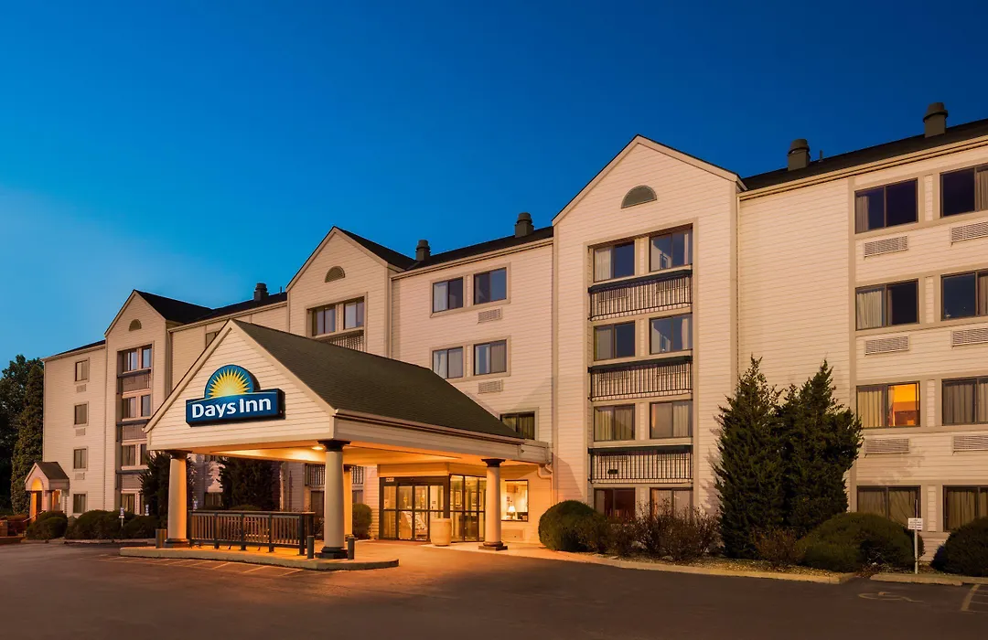 Days Inn & Suites By Wyndham Kansas City South-1