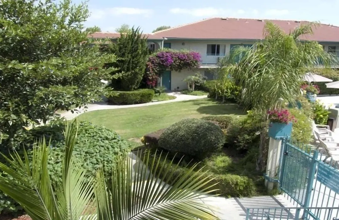 California Suites Hotel-1