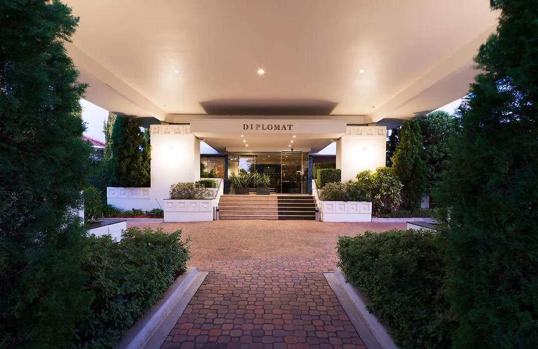 Ramada By Wyndham Diplomat Canberra-1