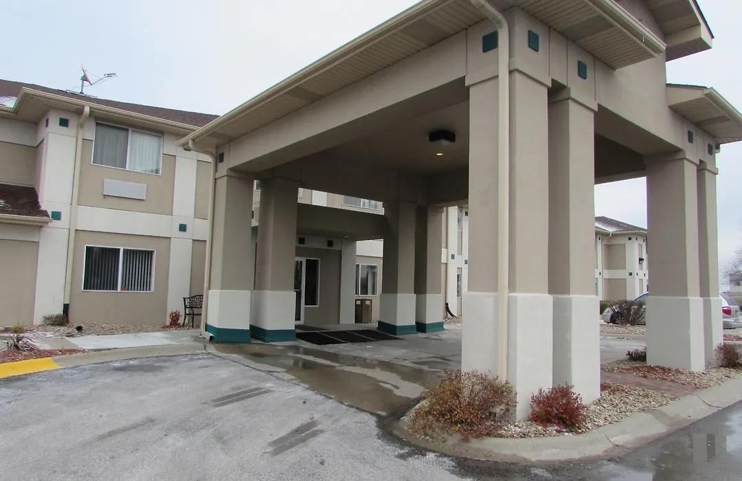 Quality Inn & Suites Omaha Chalco-1