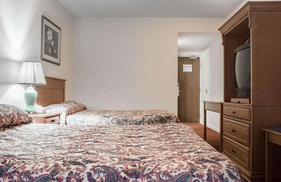 Econo Lodge By The Falls-1