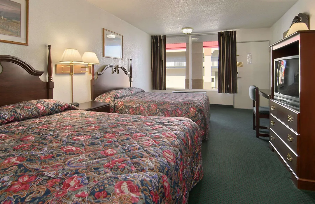 Super 8 By Wyndham Oklahoma Fairgrounds-1