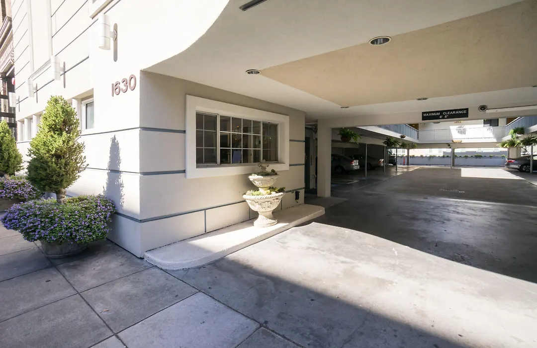Nob Hill Motor Inn-1