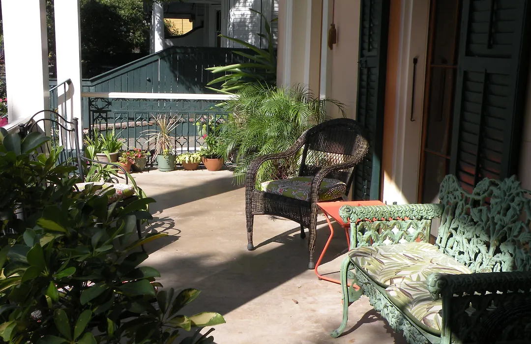 Parisian Courtyard Inn-1
