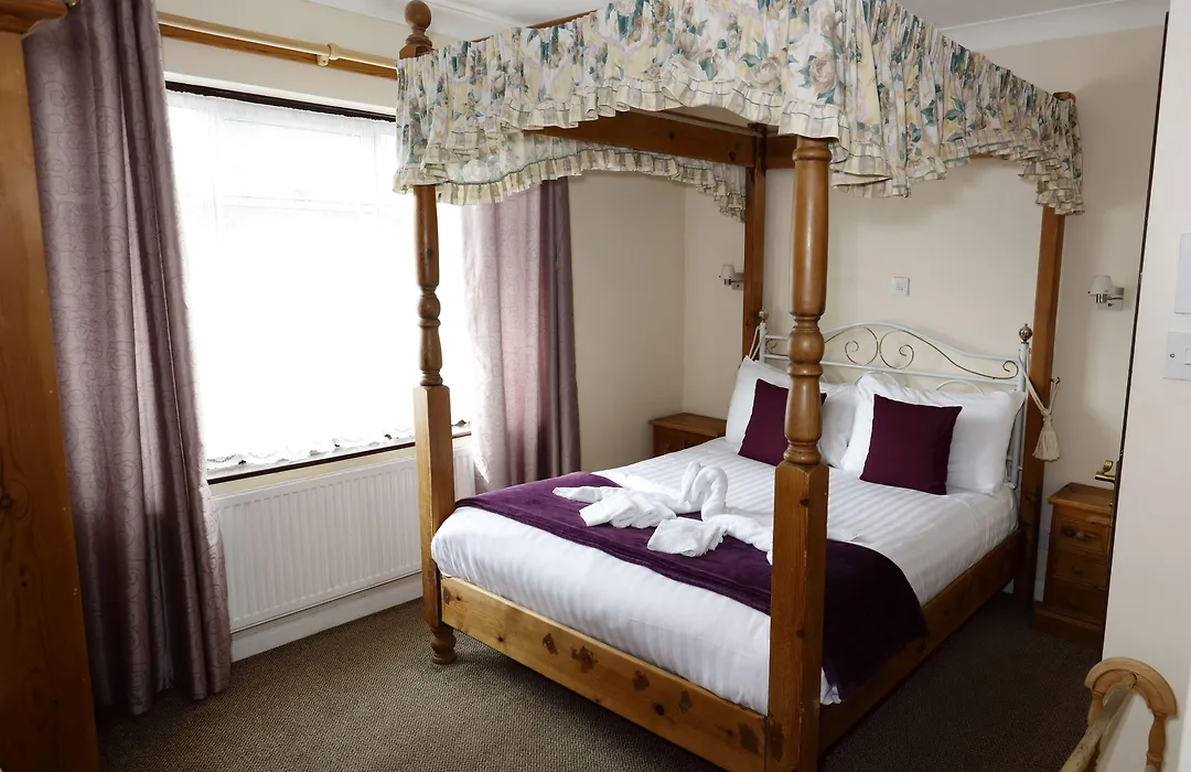 Aylesbray Lodge-1
