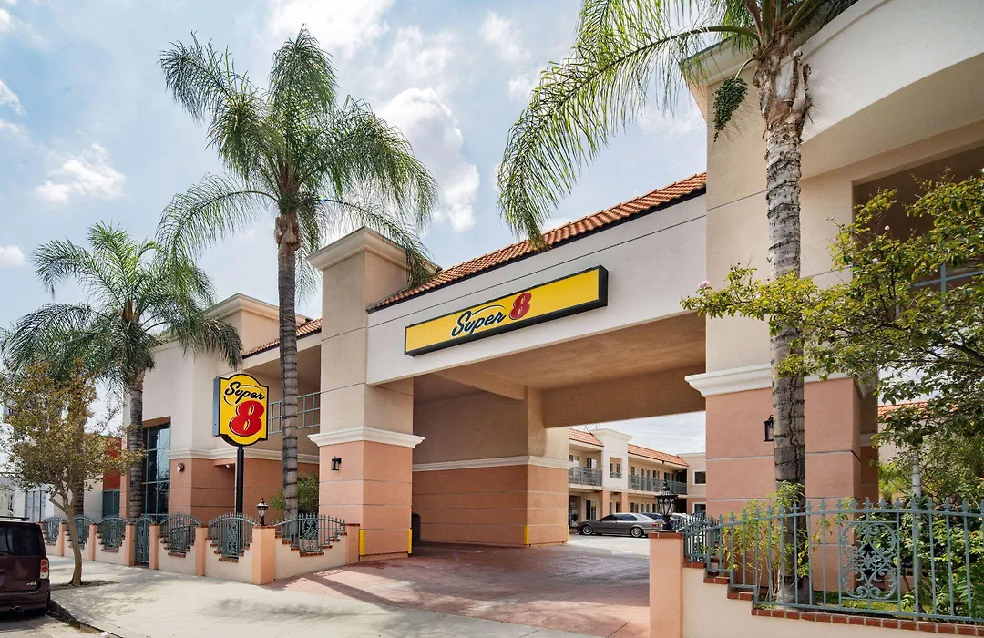 Super 8 By Wyndham North Hollywood-1