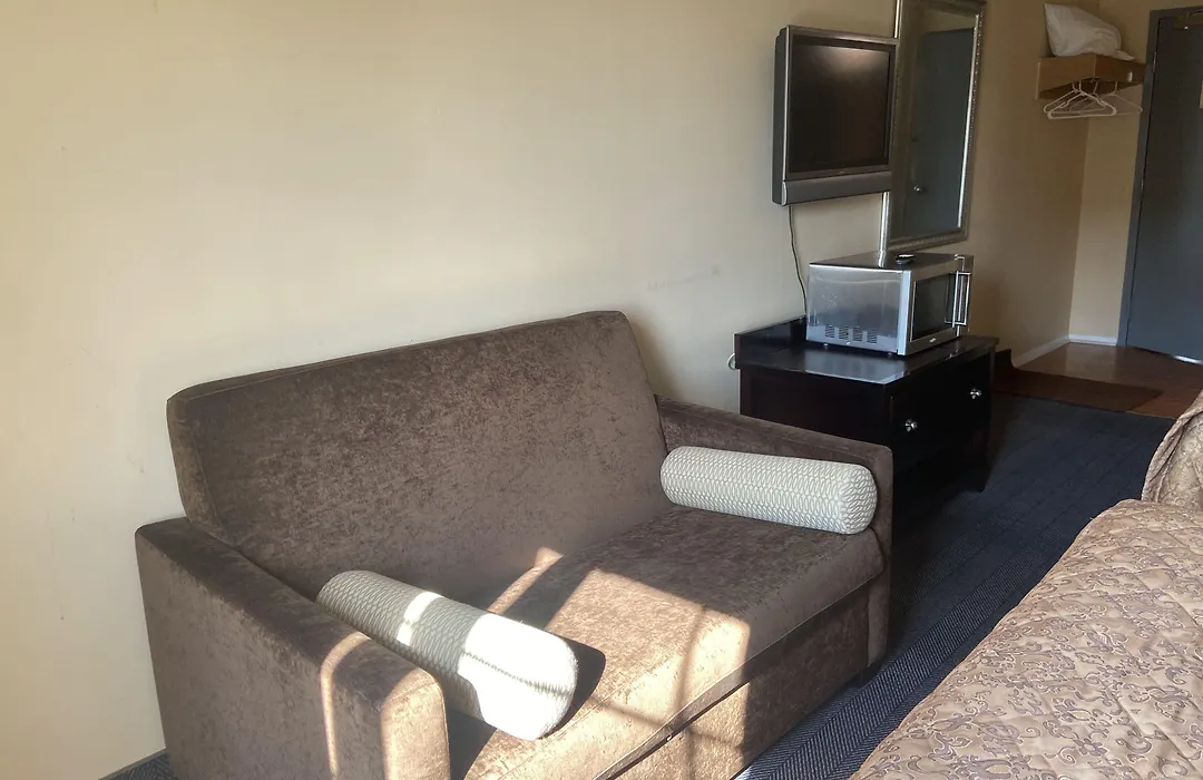 Caravan Inn-1