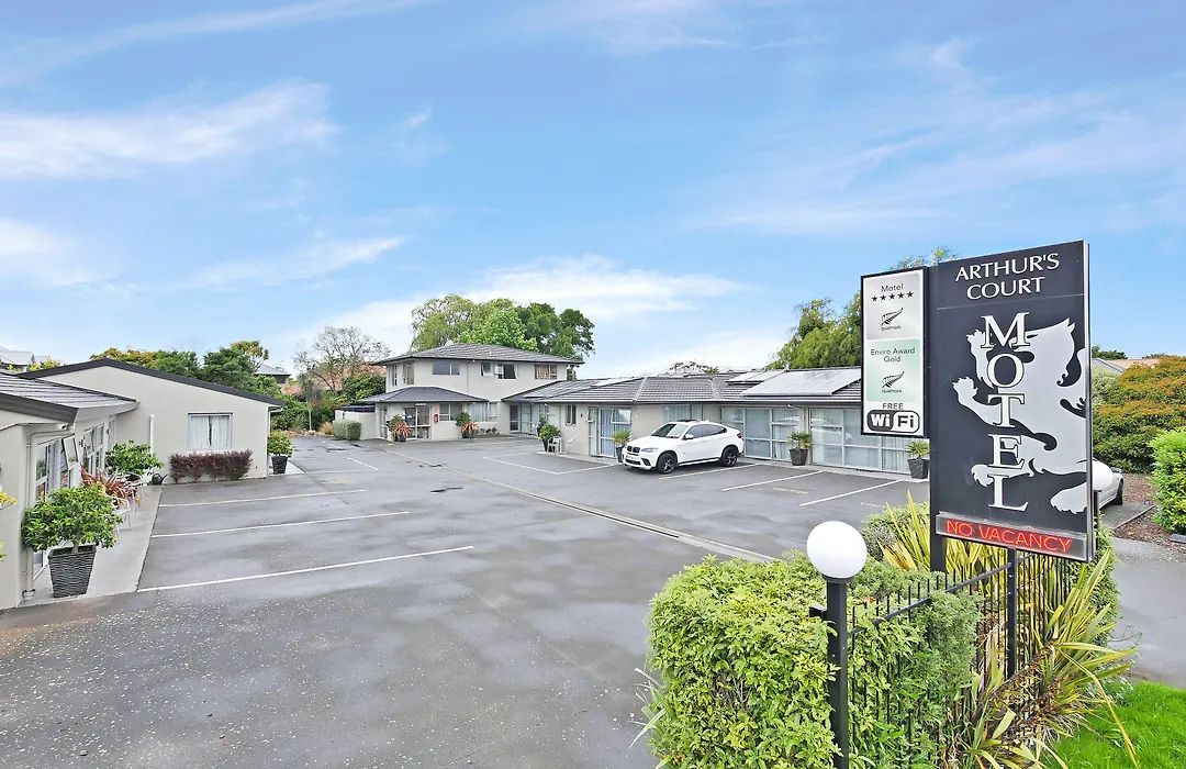 Arthur'S Court Motor Lodge-1