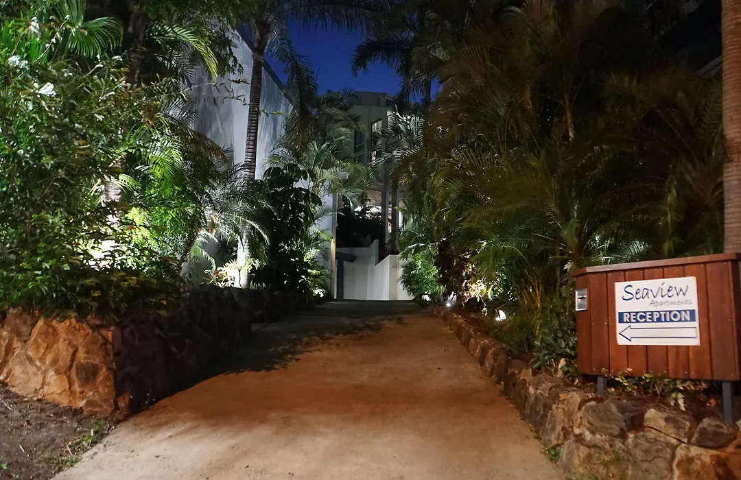 Airlie Seaview Apartments-1