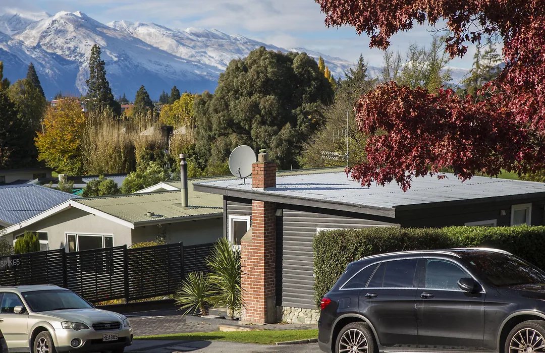 Pinewood Queenstown-1