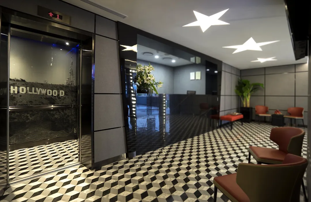 Hotel 81 Premier Hollywood-1