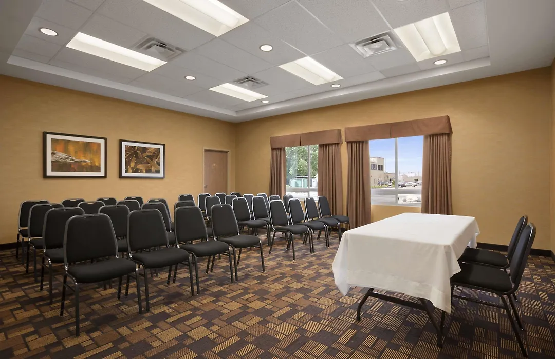 Days Inn & Suites By Wyndham Winnipeg Airport Manitoba-1