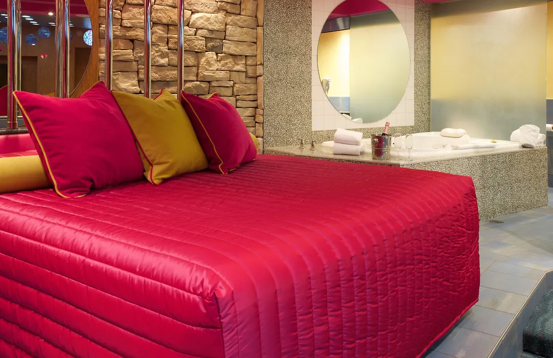 Le Chabrol Hotel & Suites-1