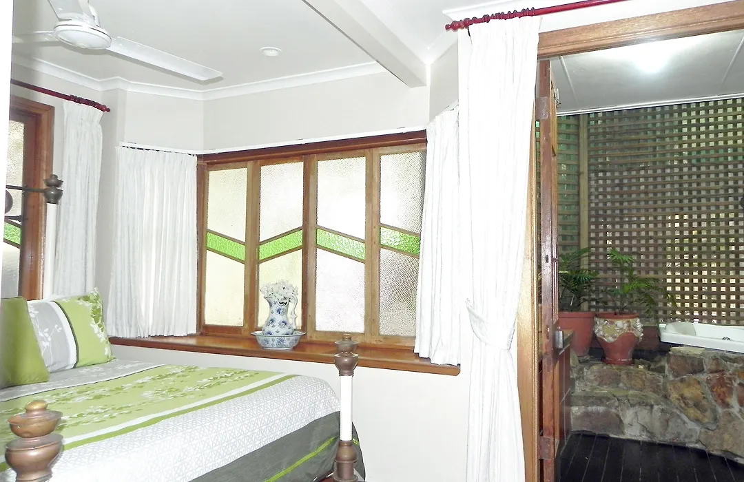 Airlie Waterfront Bed & Breakfast-1