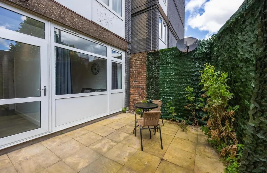 Stylish Apartment Clapham Escape + Garden-1