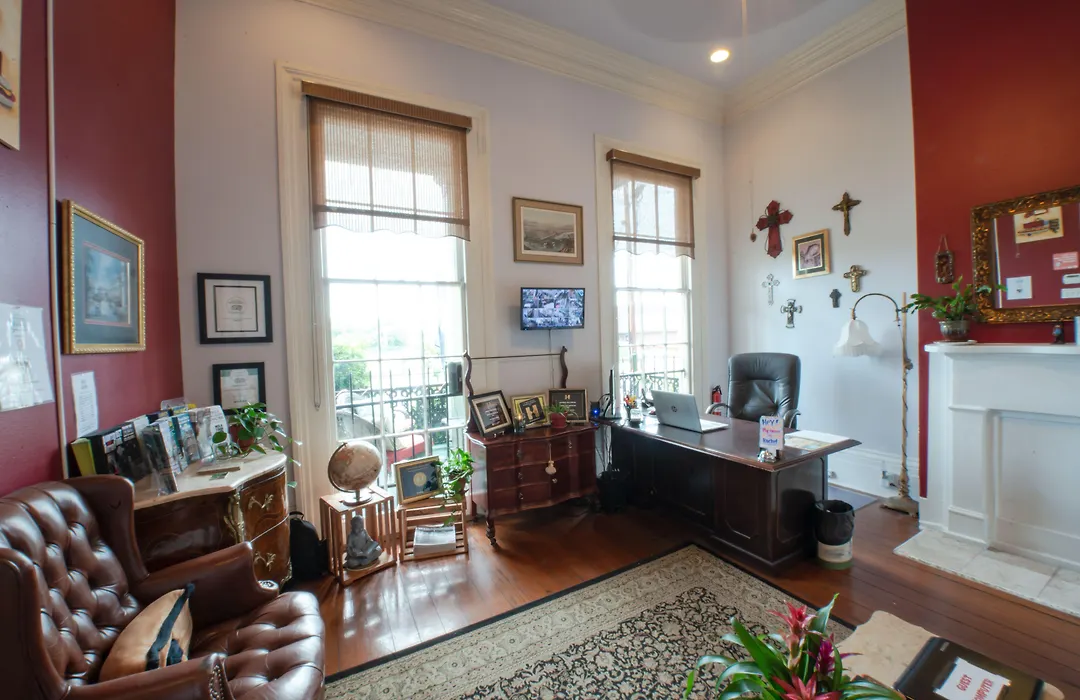 Auberge Nola Travelers House-1