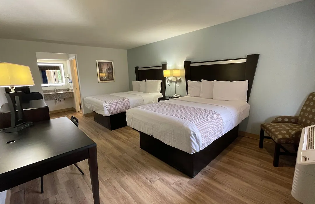 Tricove Inn & Suites-1